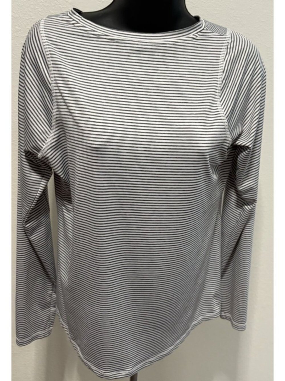 Athletic Works Women’s Size S (4-6) Striped Long Sleeve Athletic Top